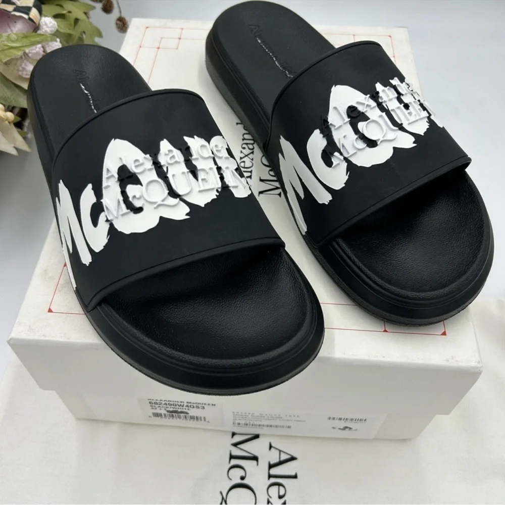 Menzel Alexander McQueen rubber graffiti pool slides size 42.5 made in Italy